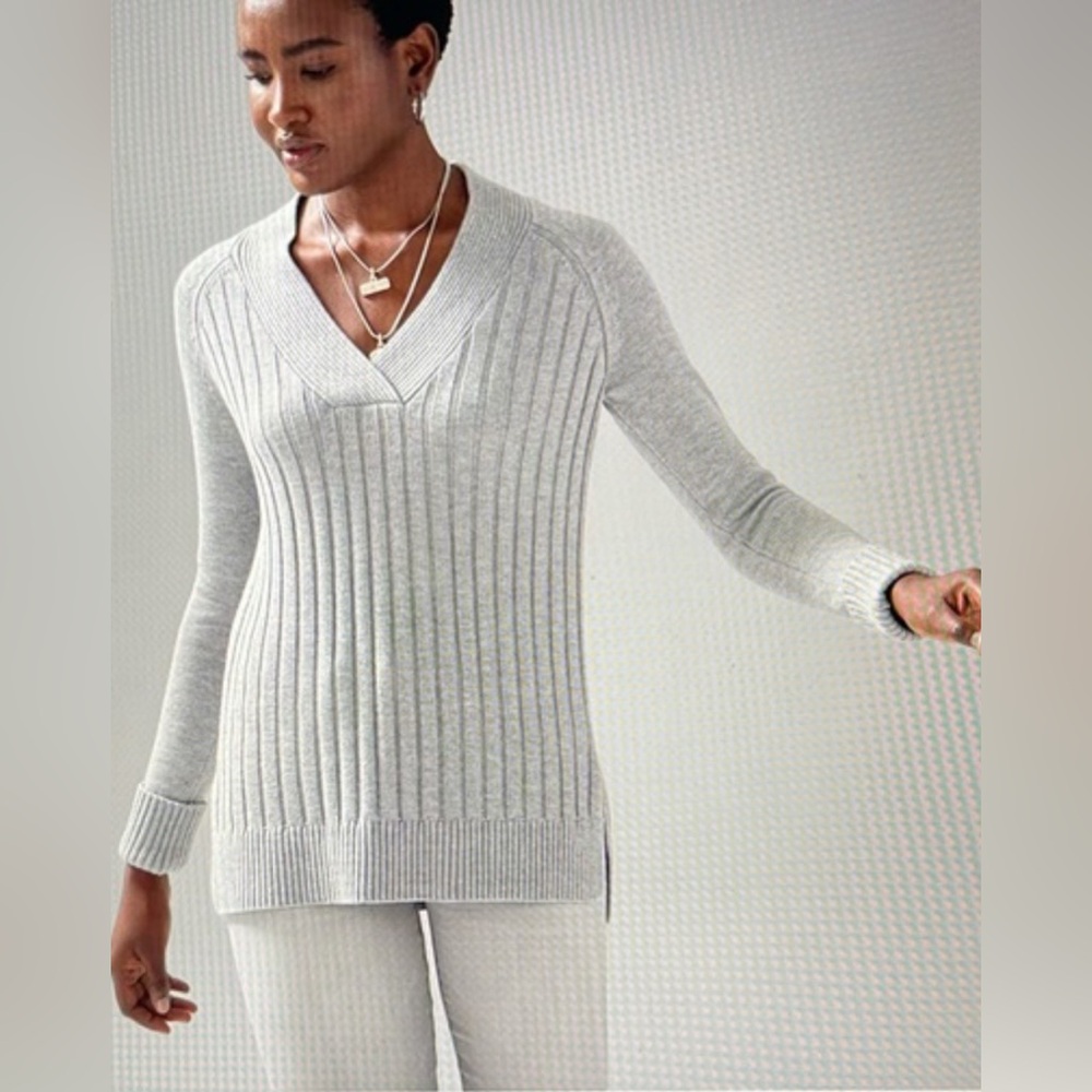 White House Black Market Gray Ribbed V-Neck Cashmere Blend Sweater Size Large